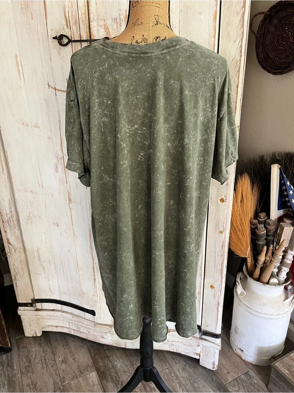 Free People movement leg day tee in Everglades